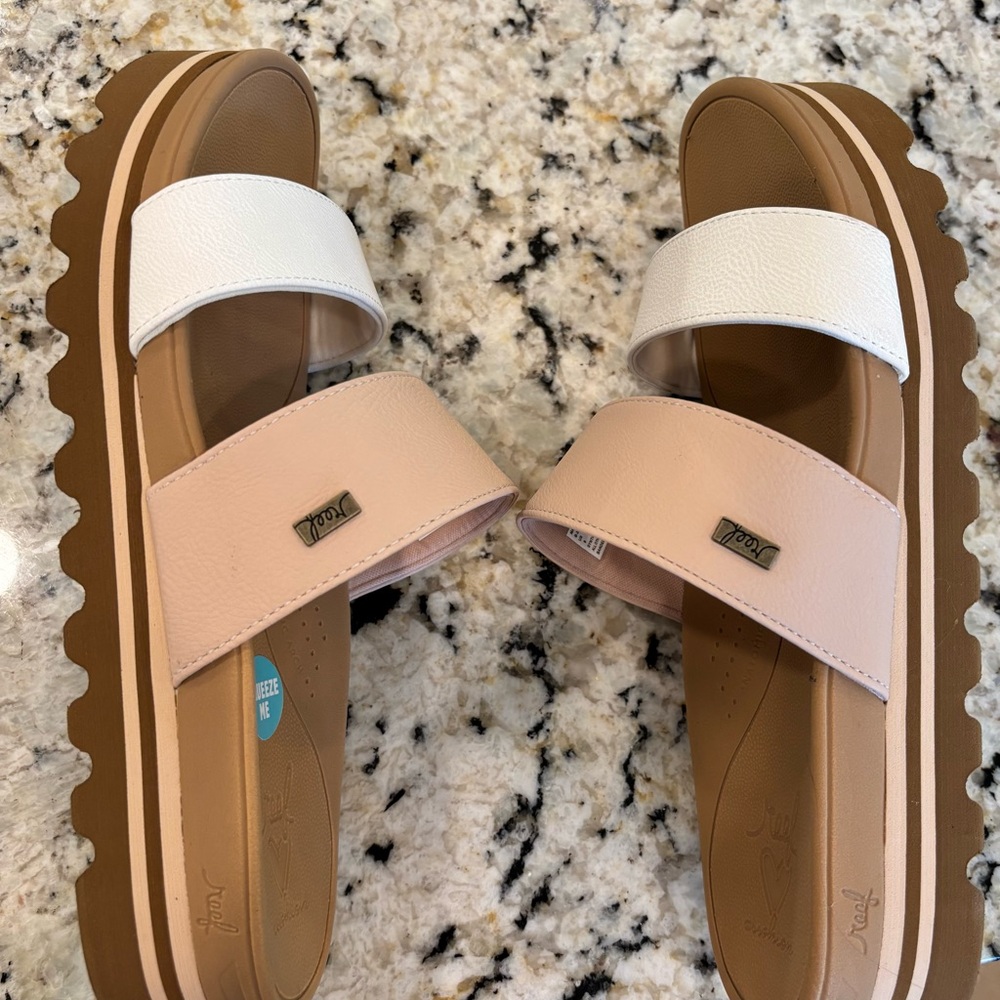 Reef women’s Banded Horizon Hi Slide Sandal. Seashell Duo color